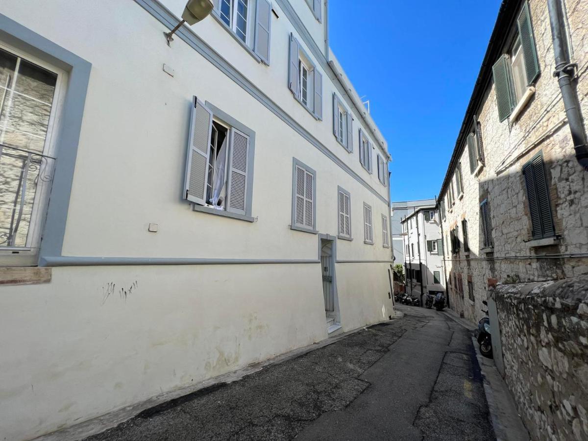 Quirky 1Br Just Off Main Street Prime Location Lejlighed Gibraltar Eksteriør billede